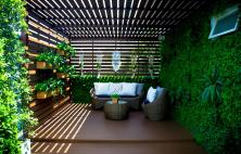 How Green Walls and Hedges Enhance Privacy in Your Outdoor Space