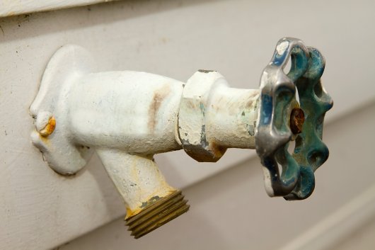 Top 5 Tips for Efficiently Replacing Rusted Screws on Your Outdoor Fixtures