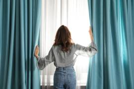 Innovative Drapery Styles That Enhance the Verticality of Any Window